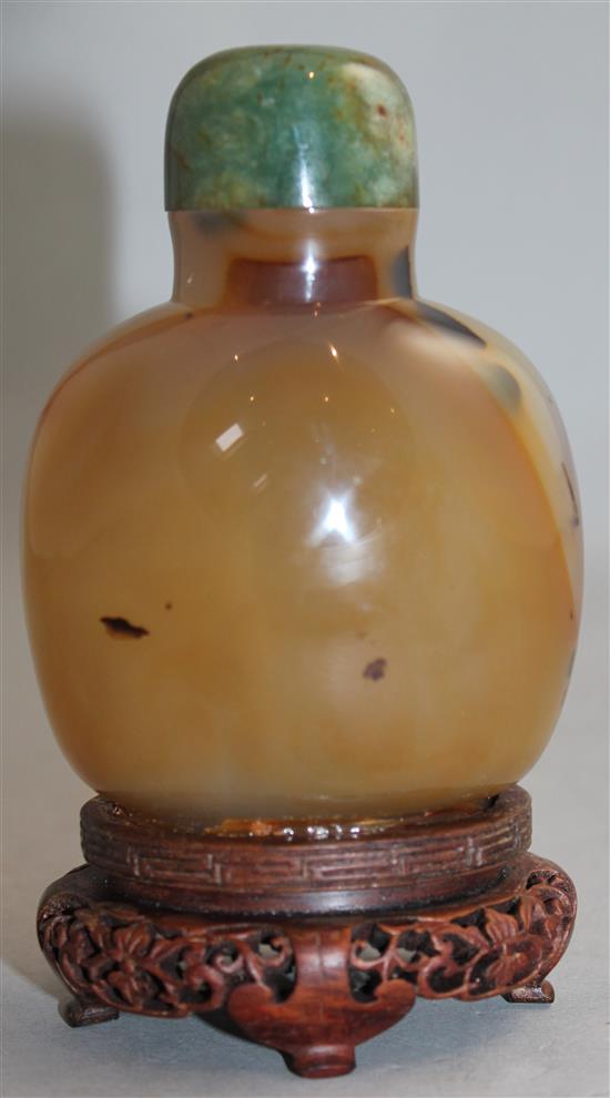 A Chinese shadow agate table snuff bottle, 11cm incl. stand